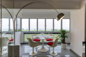Deluxe Sea-Facing Condo ~ Luxury Beach Amenities
